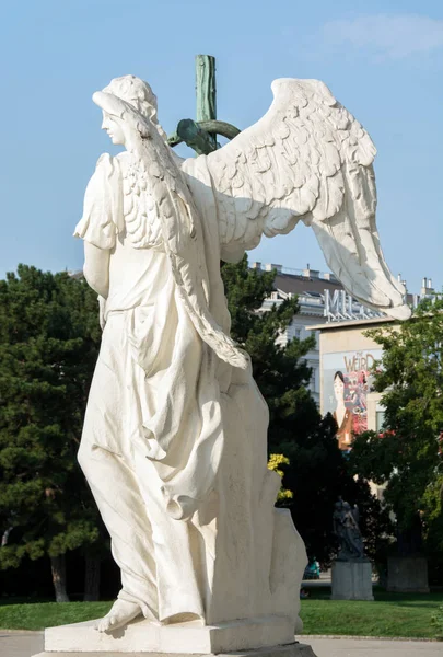 Karlskirche melek yeşil arka plan, Viyana, Avusturya
