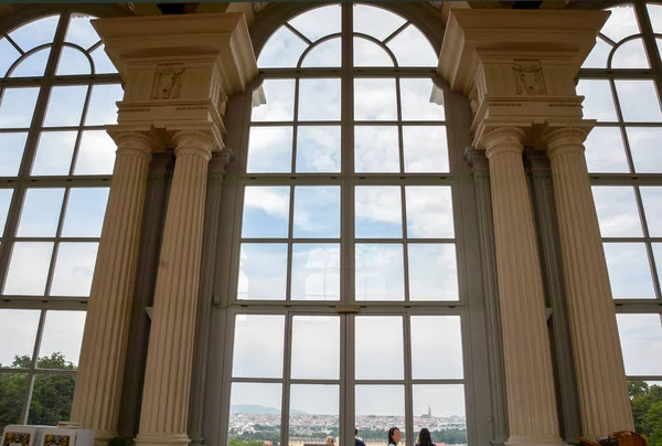 Schonbrunn Sarayı: Cafe Gloriette, Viyana şehri görünümü