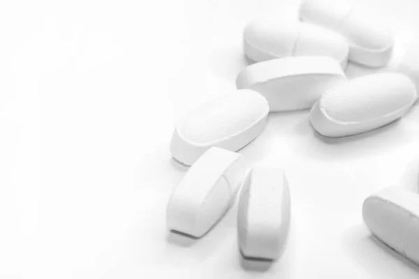 Tema Farmacia Tabletas Medicina Blanca Roja Píldoras Antibióticas Imágenes de stock libres de derechos