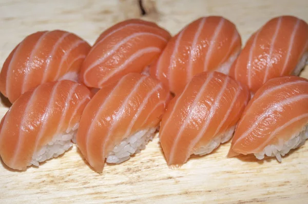 Set Sushi Nigiri Rollos Sushi Con Servido Sobre Pizarra Piedra —  Fotos de Stock