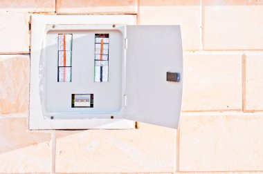 Devre kesicili elektrik santrali. Elektrik arkaplanı
