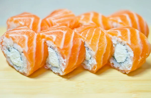 Comida Japonesa Sushi Rollos Maki Ands Con Atún Salmón Camarones —  Fotos de Stock
