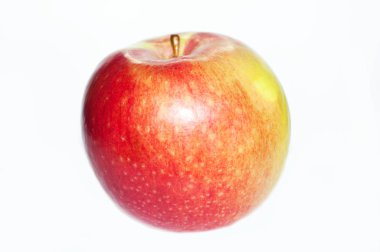 Beyaz arka planda kırmızı elma. Beyaz üzerine taze kırmızı elma. kırpma yolu ile