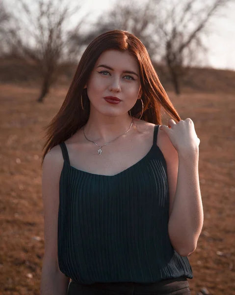 Bonita Chica Caminar Parque — Foto de Stock