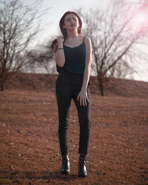 Bonita Chica Caminar Parque — Foto de Stock