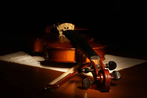 Violin Svart Bakgrund Noter Och Båge Närbild — Stockfoto