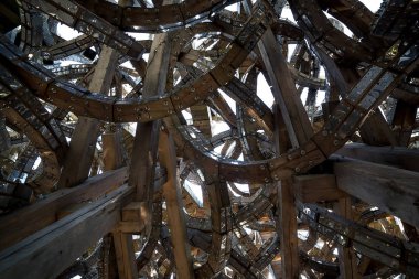 Soyut modern gelecek mimarisi. Ahşap spiraller, bağlı 