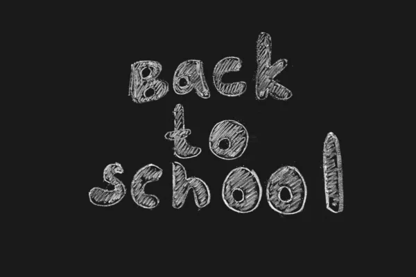 Szkoła czarna deska z napisem powrót do szkoły. — Zdjęcie stockowe