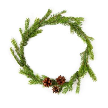 Beyaz izole arka plan üzerinde ladin dalları çelenk. Yeni Yıl ve Noel için tebrik kartı.