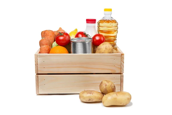 Ξύλινο Κουτί Λαχανικά Λευκό Απομονωμένο Φόντο Καρότα Πατάτες Λάχανο Κονσερβοποιημένα — Φωτογραφία Αρχείου