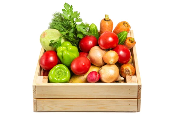 Caja Madera Con Verduras Sobre Fondo Blanco Calabacín Zanahorias Tomates — Foto de Stock