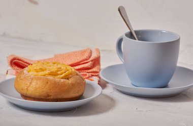 Hindistan cevizi krem topuz ile kahvaltı