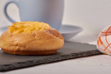 Hindistan cevizi krem topuz ile kahvaltı