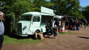 keukenhof,hollanda,hollanda;11/05/2019: Çarpıcı bahar manzarası, renkli taze lalelerle ünlü Keukenhof bahçesi, Hollanda, Avrupa