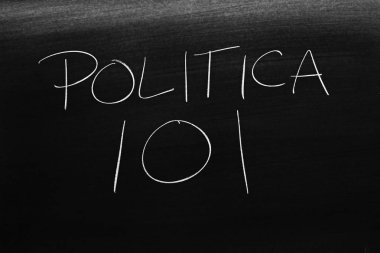 Kelimeleri Poltica 101 tebeşir bir tahta. Çeviri: Siyaset 101