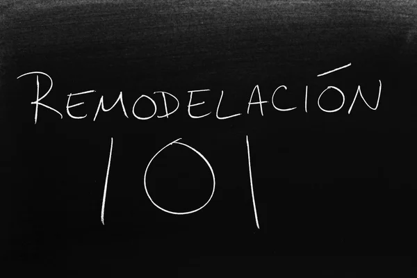 Las Palabras Remodelacin 101 Una Pizarra Tiza Traducción Remodelación 101 —  Fotos de Stock