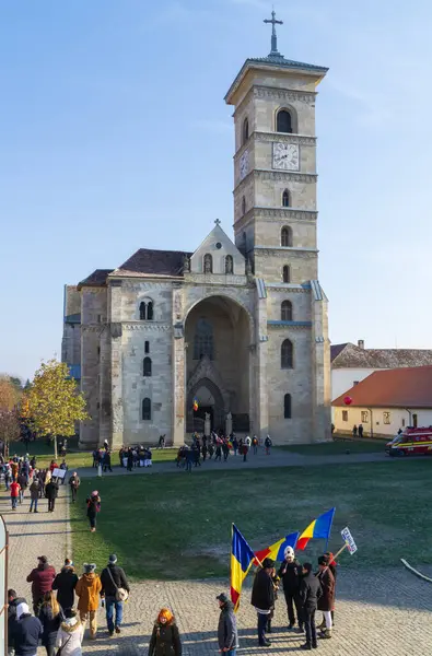 Alba Iulia Rumunia 2018 Ludzie Przed Katedrą Michała — Zdjęcie stockowe