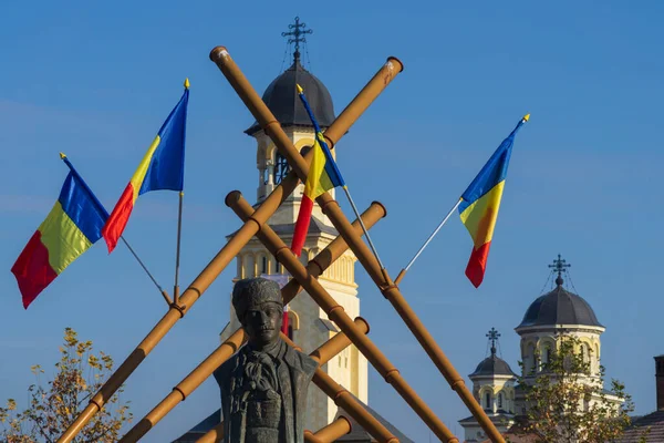 Pomnik Avrama Iancu Katedrą Zjednoczenia Tle — Zdjęcie stockowe