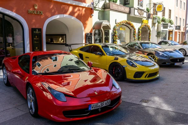 Kitzbuehel Ausztria 2018 Ferrari Porsche Ausztriai Rolex Áruház Előtt Parkoltak — Stock Fotó