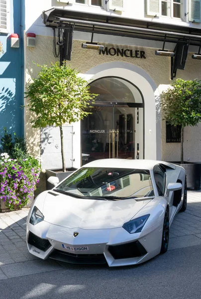 Kitzbuehel Αυστρία 2018 Μια Λευκή Lamborghini Aventador Μπροστά Από Κατάστημα — Φωτογραφία Αρχείου