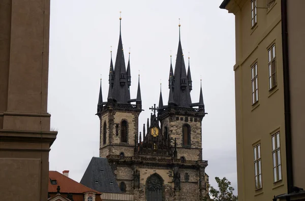 Wieże Kościoła Matki Bożej Przed Tynem Pradze Czechy — Zdjęcie stockowe