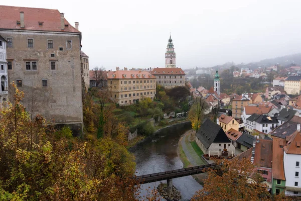 Cesky Krumlov Τσεχία 2018 Ποταμός Vltava Ρέει Ήρεμα Κάτω Από — Φωτογραφία Αρχείου