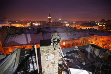 Baca süpürme kış gecesi Lviv Heykeli, Ukrayna