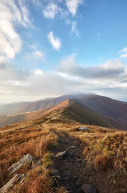 Karpat dağları Svidovets vadisinde güzel sabah