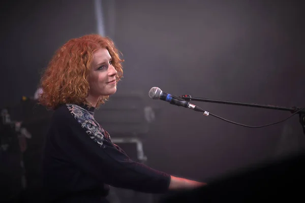 Alina Orlova en concierto en solitario en el festival Zaxidfest — Foto de Stock