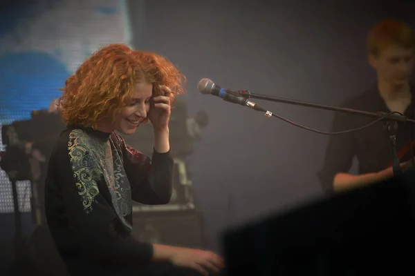 Alina Orlova en concierto en solitario en el festival Zaxidfest — Foto de Stock