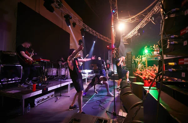 Brutto banda tocando en vivo en el club — Foto de Stock