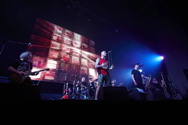 Lyapis Trubetskoy tocando en vivo en el estadio — Foto de Stock