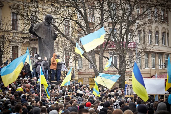 11月のリヴィウ・ウクライナでのユーロメイダンに対する抗議 — ストック写真