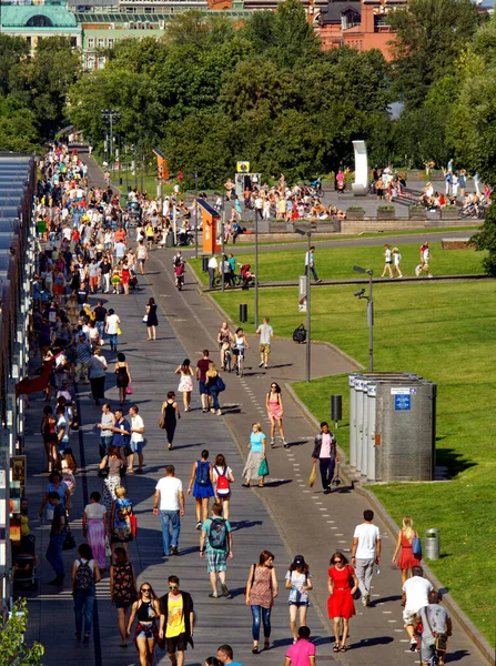 Moscow Russia July 2016 Walking Citizens Track Bike Path City — Stock Photo, Image