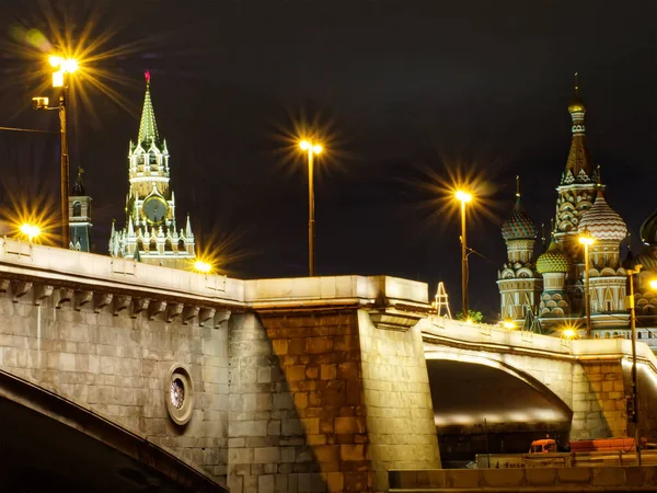 Ponte Moskvoretsky Bolshoy Torre Spasskaya Kremlin Moscovo Catedral Vasily Bendita — Fotografia de Stock