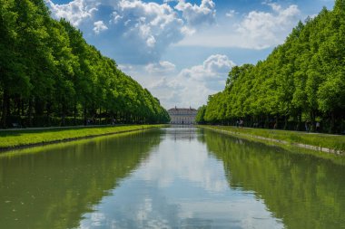 uzun nehir ile kale üzerinde görünümü