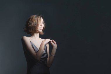 Güzel, seksi bir kızın portresi. Güzellik ve gençlik kavramı