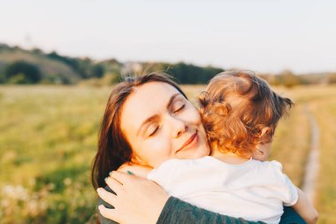 Aile güneş aşağı gidiş ile çekim