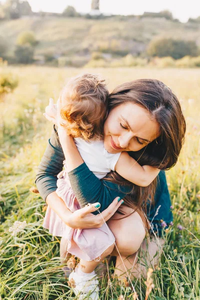 Aile güneş aşağı gidiş ile çekim