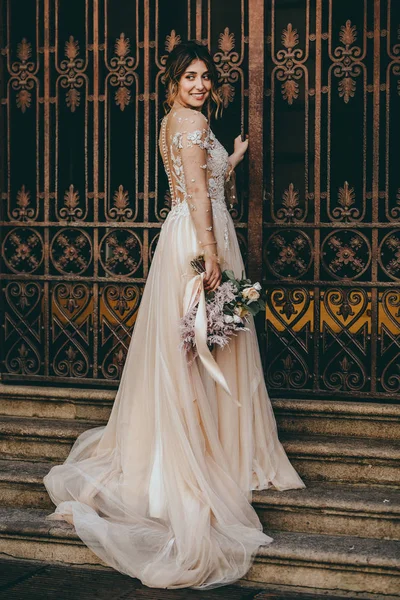 Portrait Beautiful Bride Bouquet — Stock Photo, Image