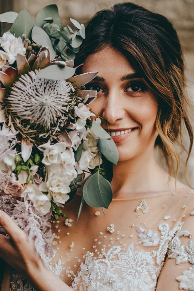 Portrait Beautiful Bride Bouquet — Stock Photo, Image