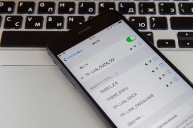 Wi-Fi dahil olan bir dizüstü bilgisayar klavye Smartphone