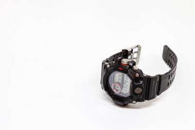 Moskova / Rusya - 6 Mart 2019: Casio Gw-9400 kol saati beyaz bir arka plan üzerinde