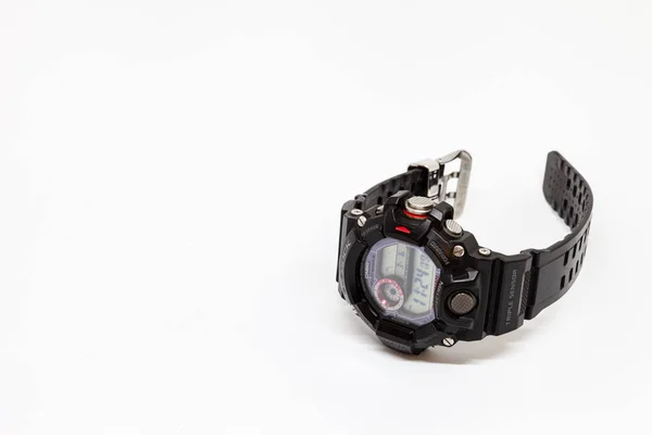 Moskova / Rusya - 6 Mart 2019: Casio Gw-9400 kol saati beyaz bir arka plan üzerinde