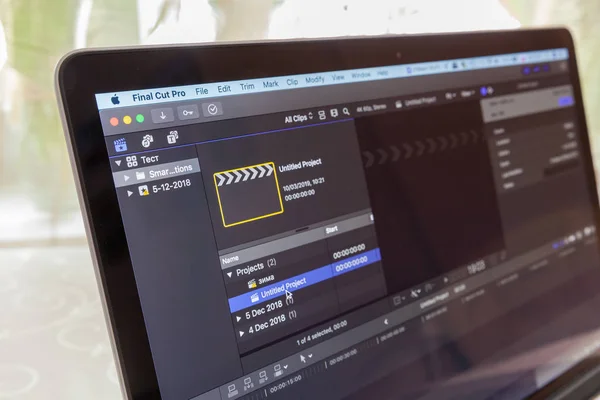 Moskova / Rusya - 10 Mart 2019: Final Cut pro programı dahil Macbook Pro ekran