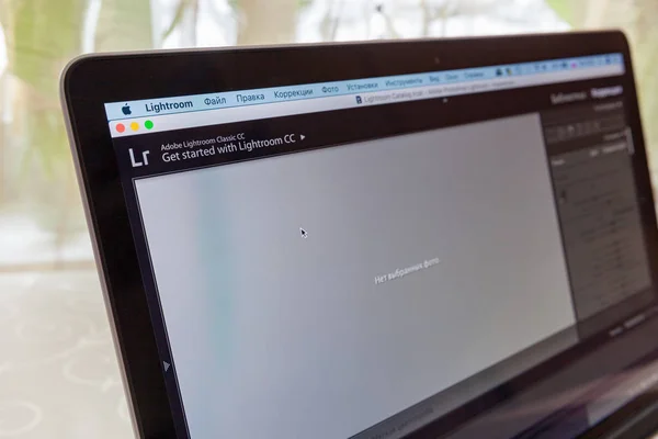 Москва Росія Березня 2019 Увімкненим Програма Adobe Lightroom Екран Macbook — стокове фото