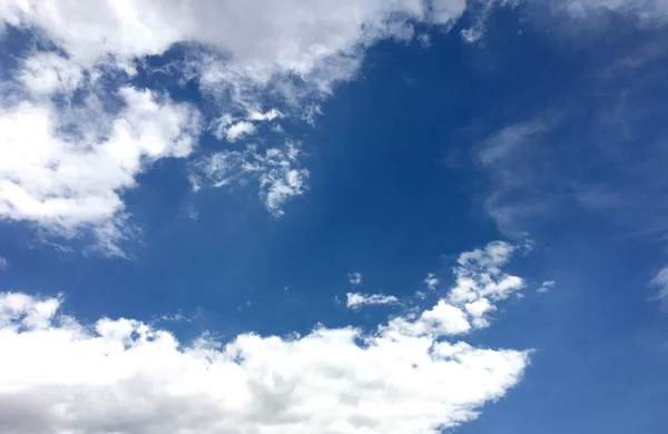 Cielo Azul Las Hermosas Molduras Blancas —  Fotos de Stock