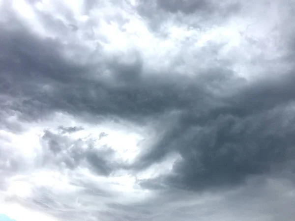 Arka Planda Kara Fırtına Bulutları Fırtına Öncesi Kara Bulutlar — Stok fotoğraf