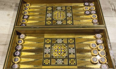 Tavla bir tahta oyunudur.