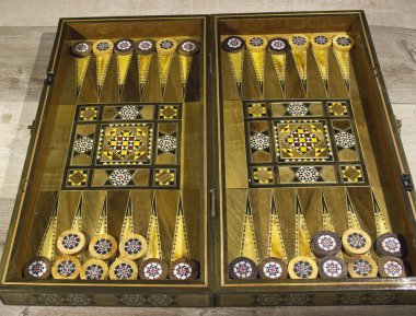 Tavla bir tahta oyunudur.